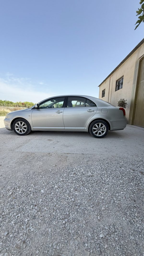 TOYOTA AVENSIS 2.0 D-4D SOL - Imagen 4
