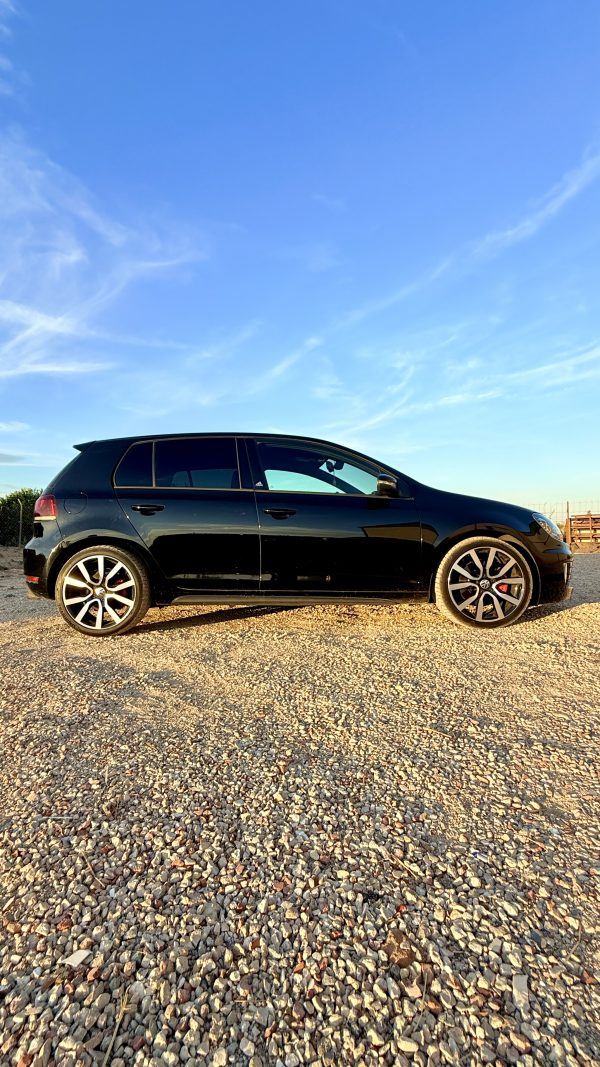 VOLKSWAGEN GOLF VI 2.0 TSI GTI ADIDAS - Imagen 2
