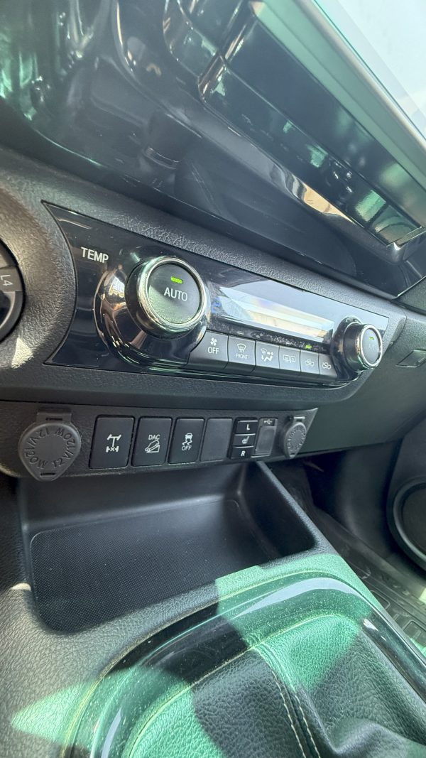 TOYOTA HILUX 2.4 D-4D Extra Cab Lounge 4x4 - Imagen 14