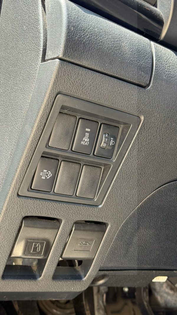 TOYOTA HILUX 2.4 D-4D Extra Cab Lounge 4x4 - Imagen 10