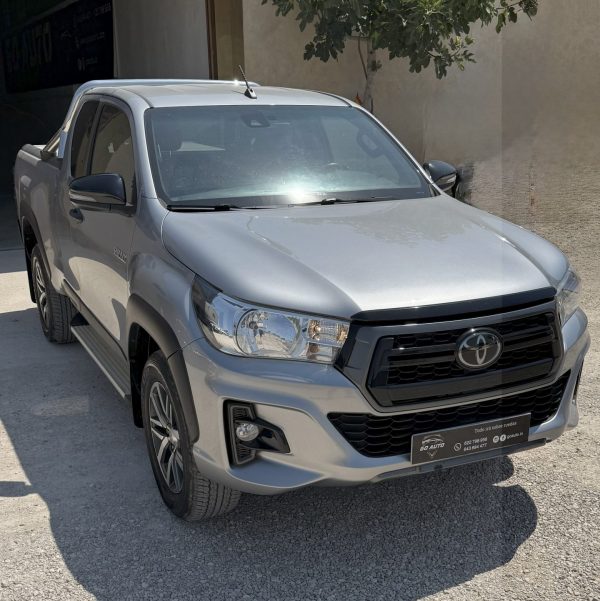 TOYOTA HILUX 2.4 D-4D Extra Cab Lounge 4x4