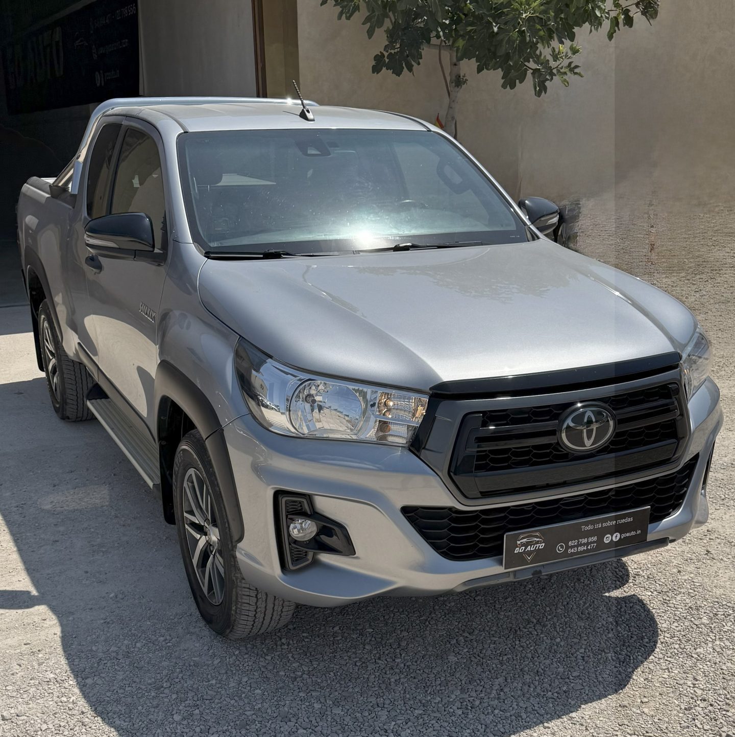 TOYOTA HILUX 2.4 D-4D Extra Cab Lounge 4×4