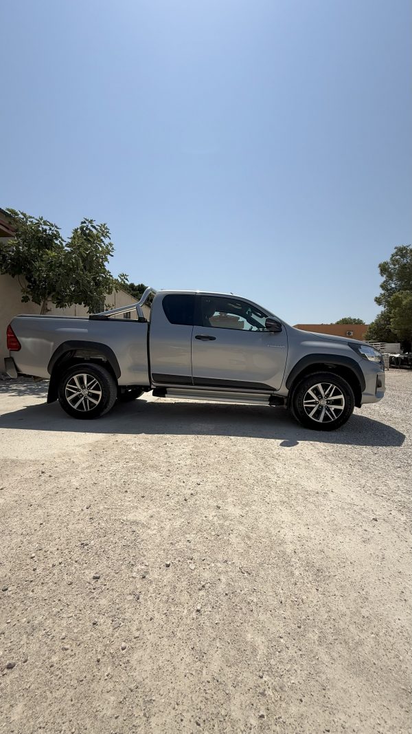 TOYOTA HILUX 2.4 D-4D Extra Cab Lounge 4x4 - Imagen 2