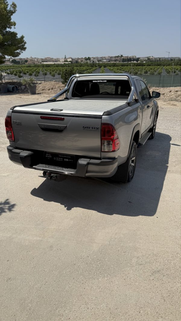 TOYOTA HILUX 2.4 D-4D Extra Cab Lounge 4x4 - Imagen 6