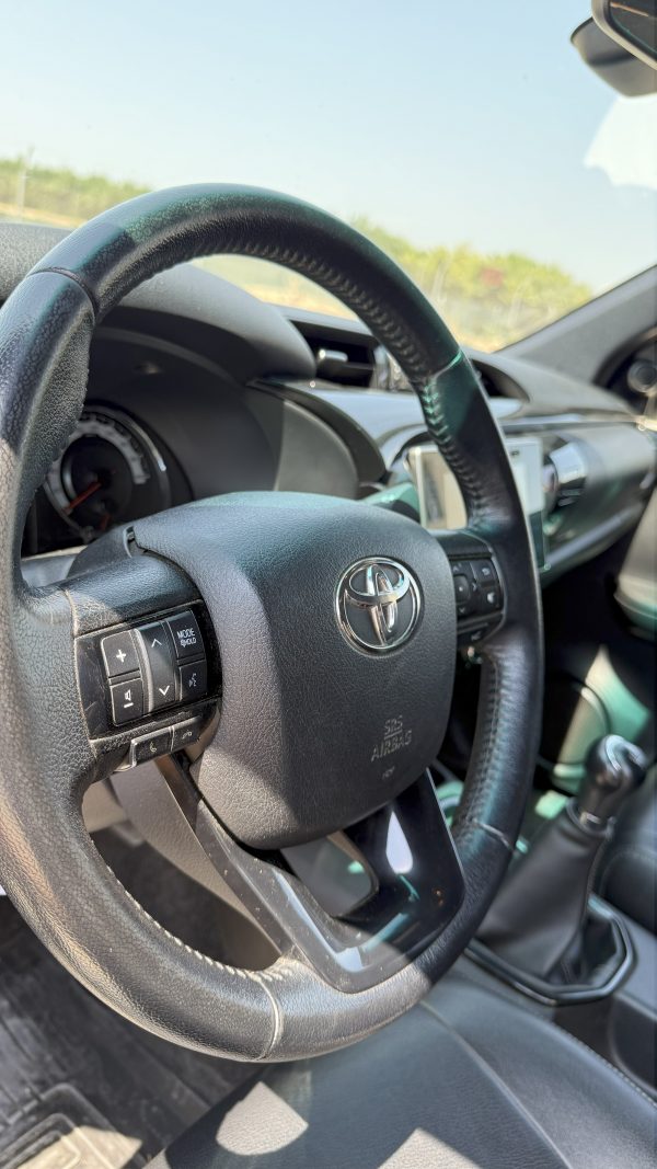 TOYOTA HILUX 2.4 D-4D Extra Cab Lounge 4x4 - Imagen 11