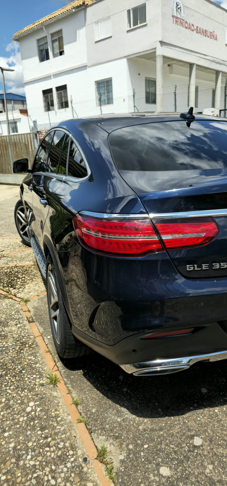 Mercedes-Benz GLE 350 d 4MATIC AMG Line 258cv - Imagen 9