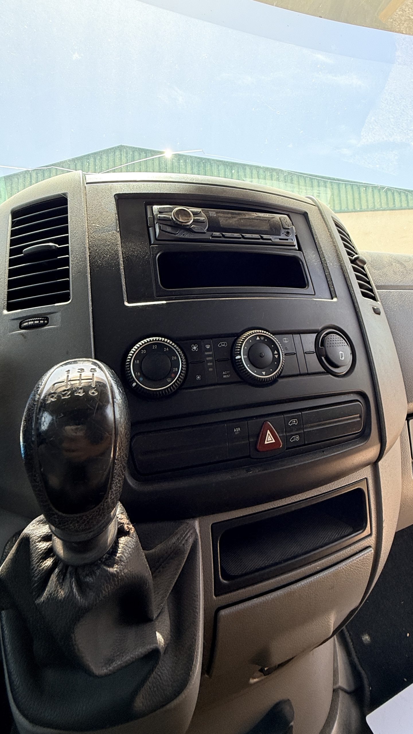 Volkswagen Crafter 2.5 TDI 135CV Techo Alto - Imagen 12