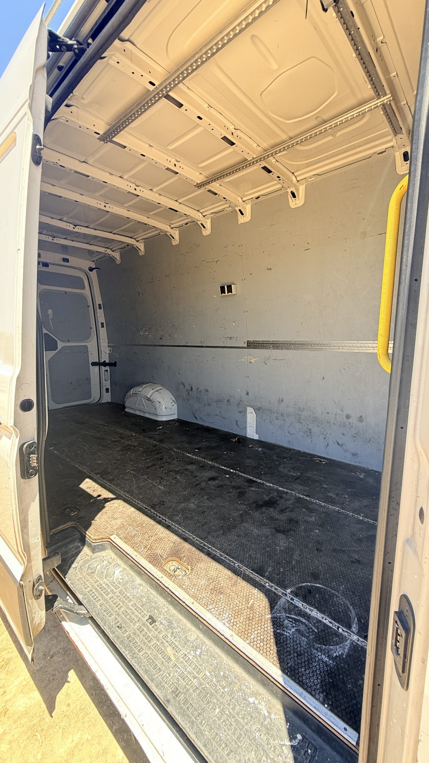 Volkswagen Crafter L4H3 2.0 TDI 177cv - Imagen 9