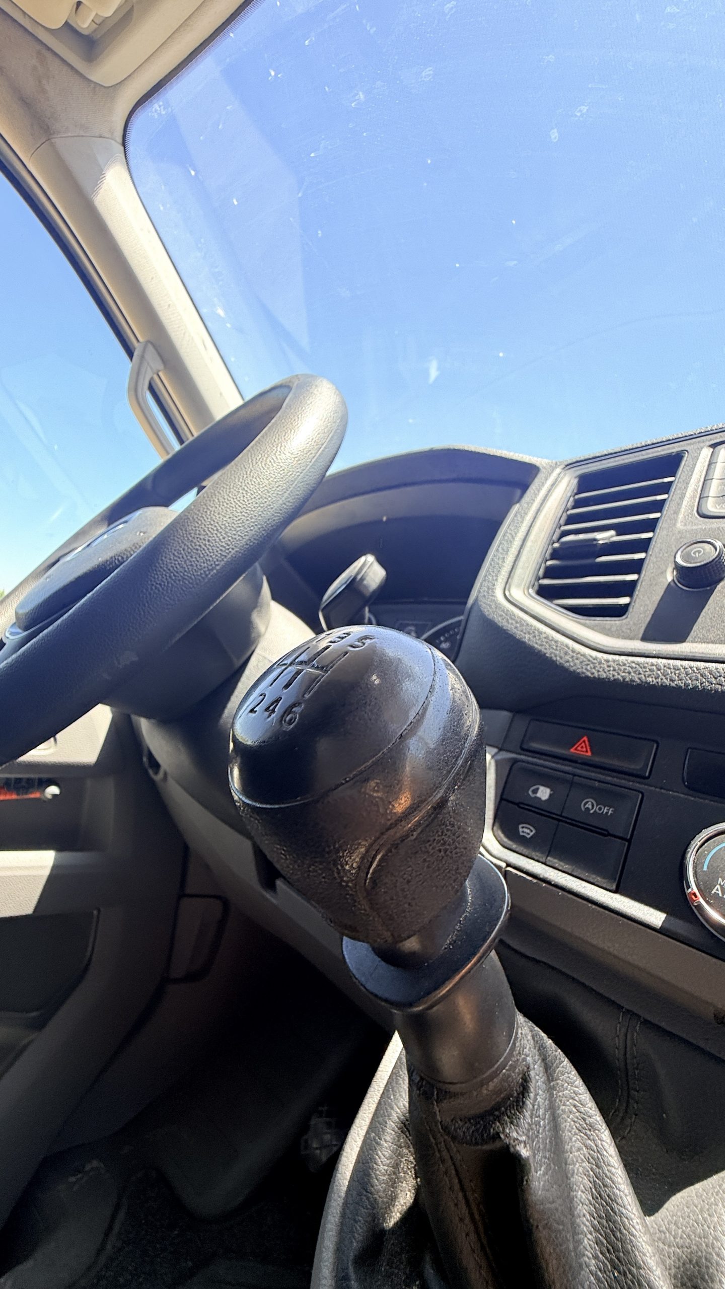 Volkswagen Crafter L4H3 2.0 TDI 177cv - Imagen 11
